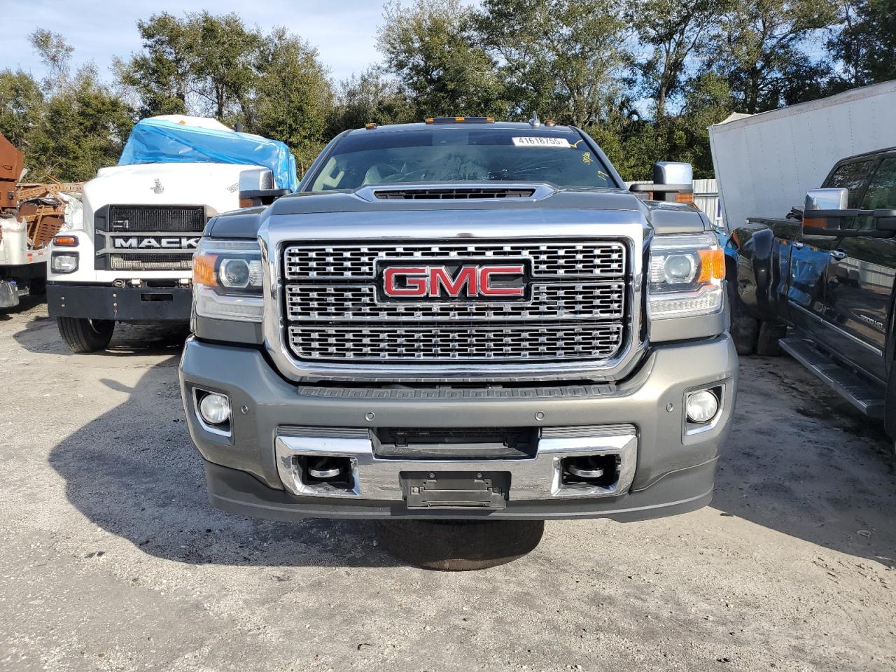 2018 GMC Sierra VIN 1GT42YEY5JF166537 Copart auction photo, burn - interior damage thumbnail 5