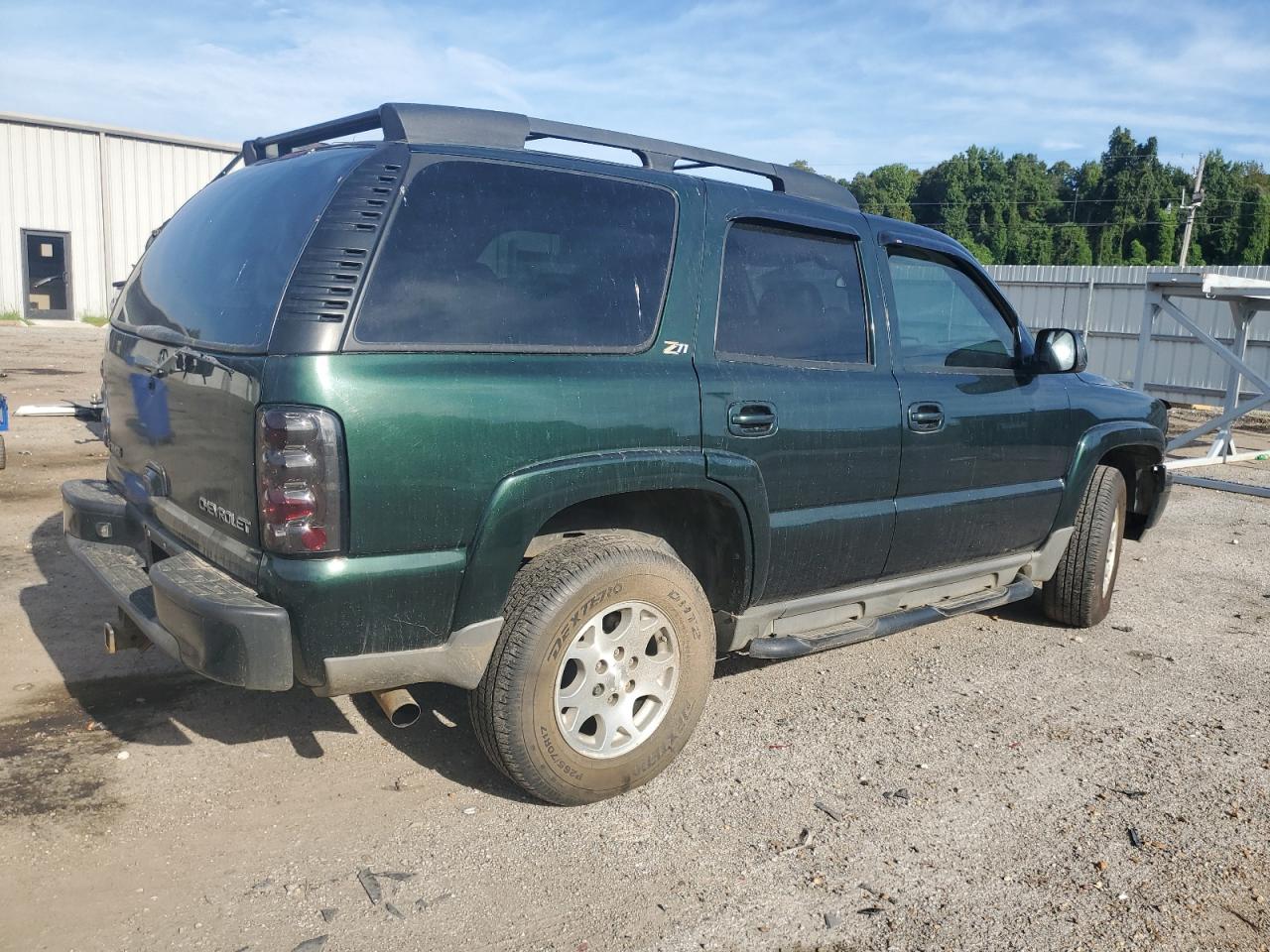2004 Chevrolet Tahoe VIN 1GNEK13T64R196305 Copart auction photo, front end damage thumbnail 3