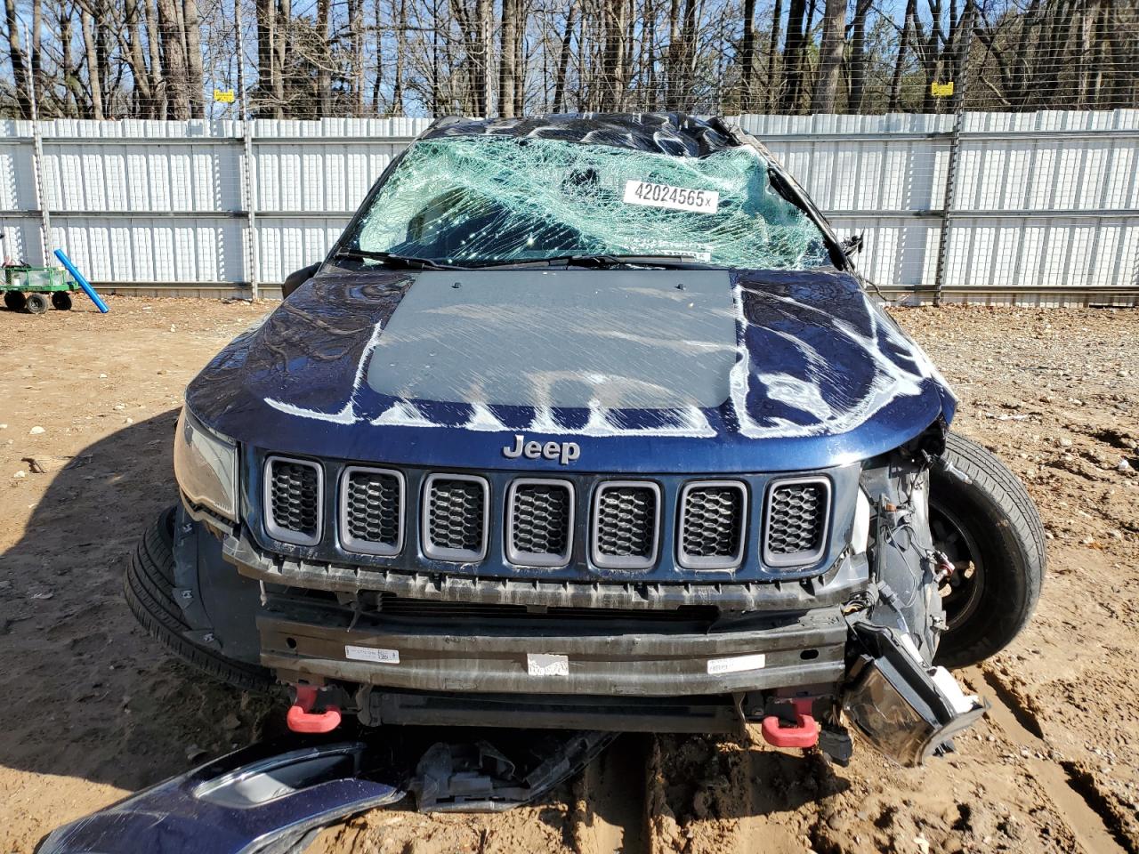 2020 Jeep Compass VIN 3C4NJDDB0LT127036 Copart auction photo, front end / all over damage thumbnail 5