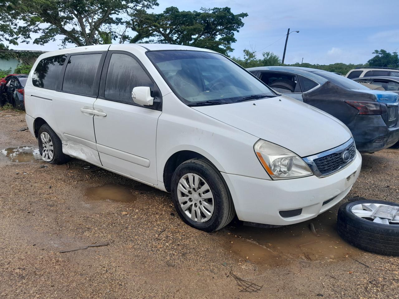 2011 KIA Sedona VIN KNDMG4C79B6426282 Copart auction photo, side damage thumbnail 3