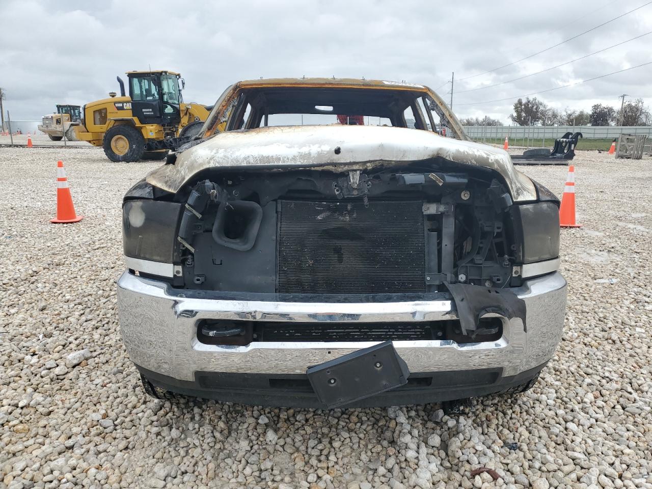2018 RAM 3500 VIN 3C63RPGL8JG276815 Copart auction photo, burn damage thumbnail 5