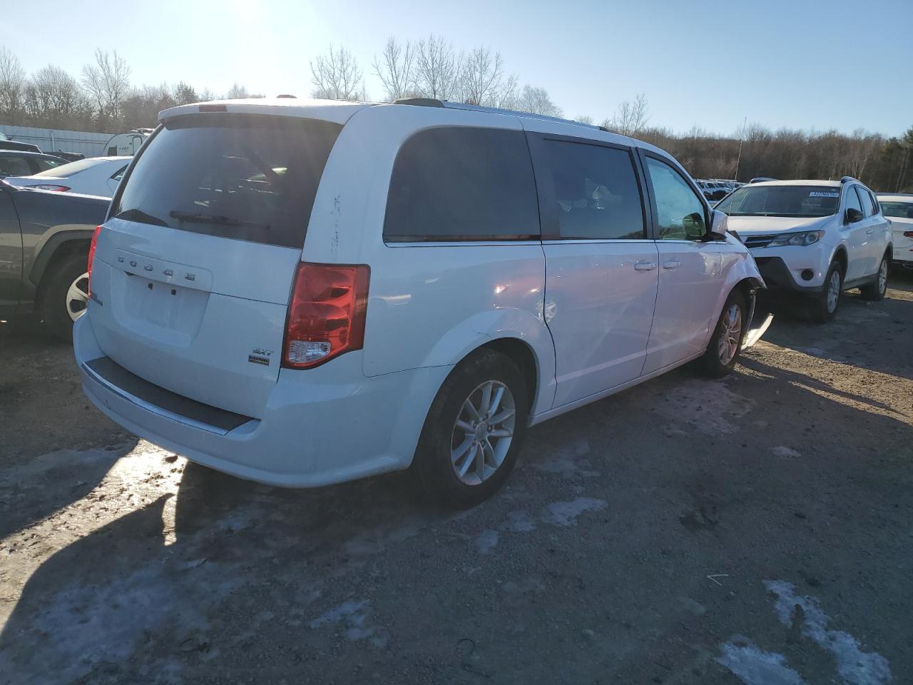 2019 Dodge Caravan VIN 2C4RDGCG5KR736406 Copart auction photo, front end / top/roof damage thumbnail 3