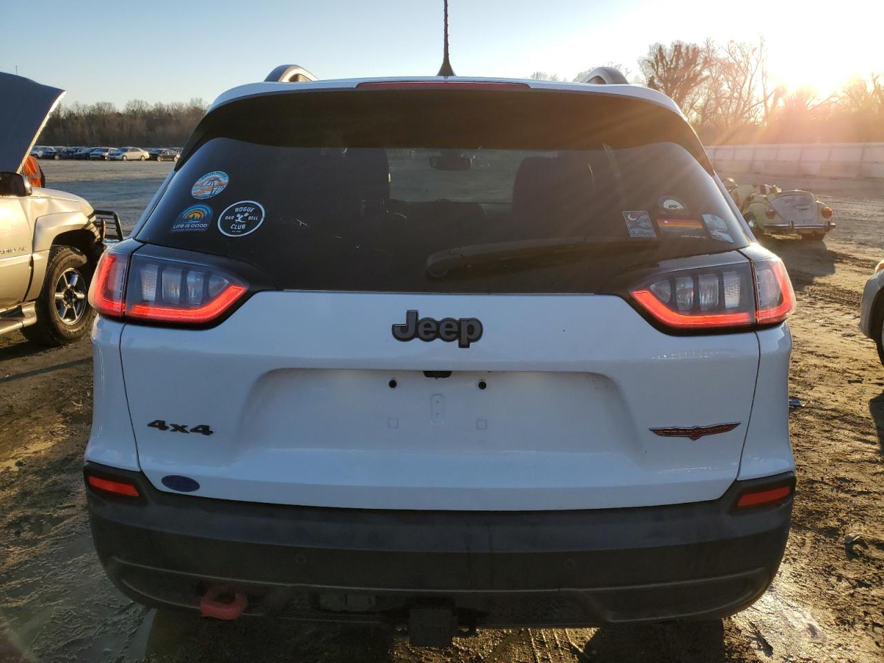 2019 Jeep Cherokee VIN 1C4PJMBX2KD401364 Copart auction photo, front end damage thumbnail 6