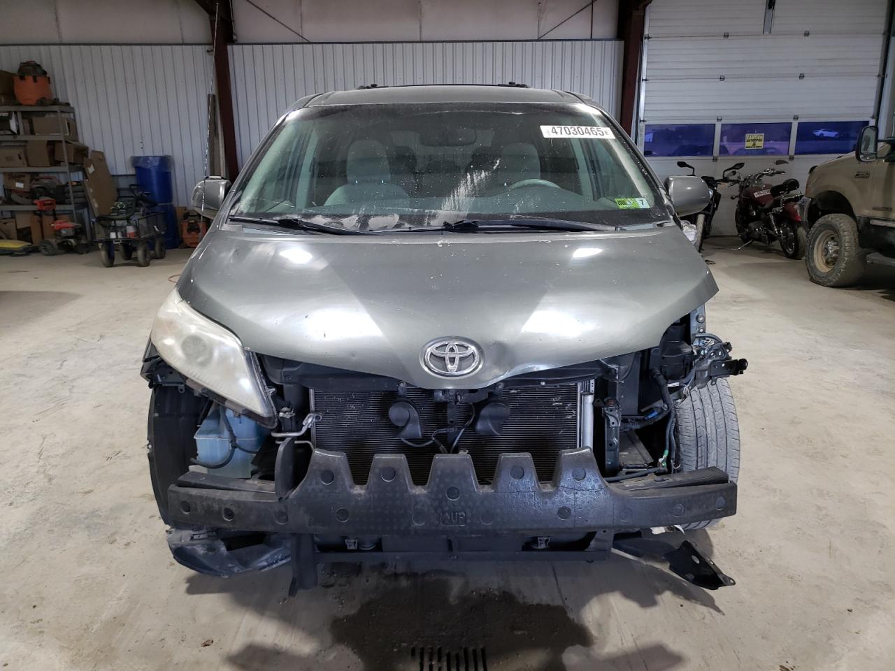 2013 Toyota Sienna VIN 5TDKK3DC4DS318764 Copart auction photo, front end damage thumbnail 5