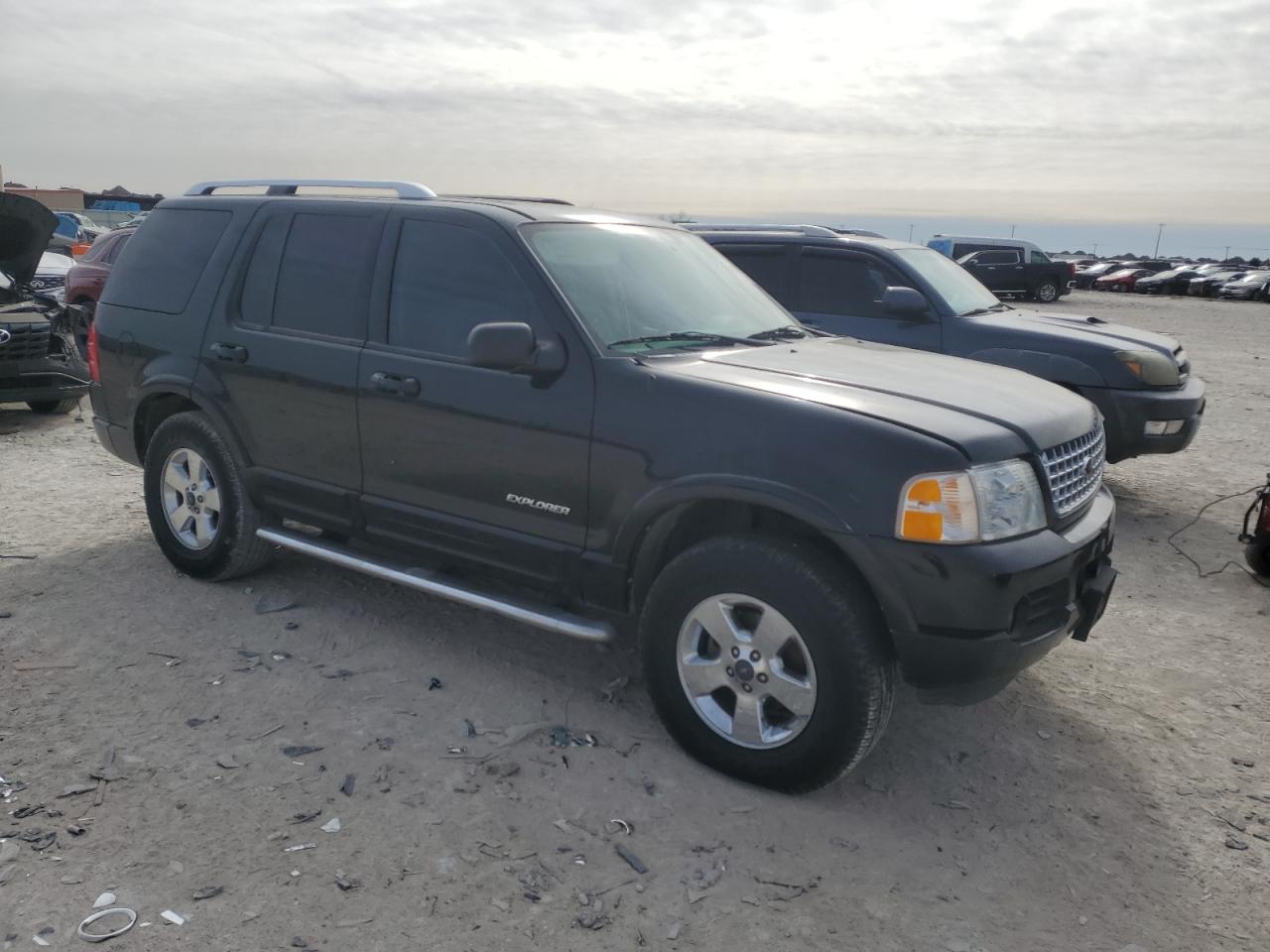 2004 Ford Explorer VIN 1FMZU65W44UB17733 Copart auction photo, front end / side damage thumbnail 4
