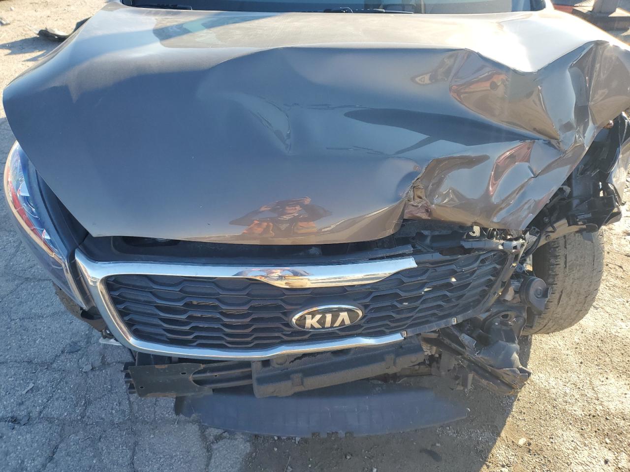 2019 KIA Sorento VIN 5XYPG4A37KG563943 Copart auction photo, front end / minor dent/scratches damage thumbnail 13