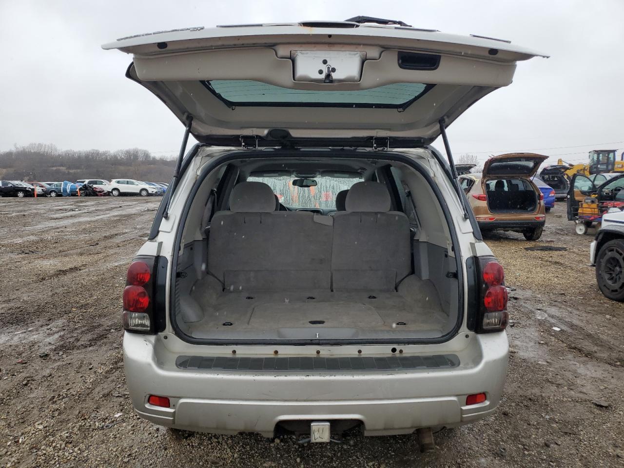 2006 Chevrolet TrailBlazer VIN 1GNDT13S962193703 Copart auction photo, front end / minor dent/scratches damage thumbnail 6