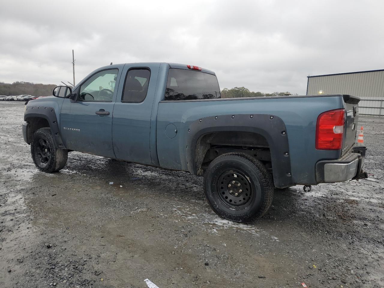 2010 Chevrolet Silverado VIN 1GCSKSE30AZ152097 Copart auction photo, rear end / side damage thumbnail 2