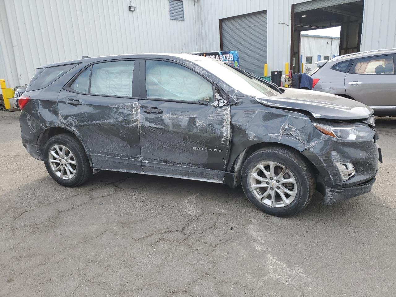 2021 Chevrolet Equinox VIN 2GNAXHEV6M6114026 Copart auction photo, front end / side damage thumbnail 4