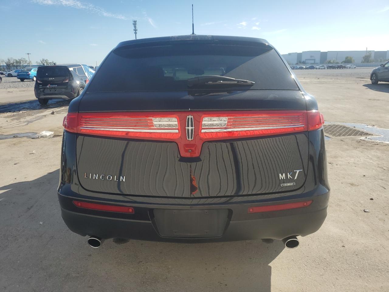 2016 Lincoln MKT VIN 2LMHJ5AT9GBL02840 Copart auction photo, minor dent/scratches damage thumbnail 6