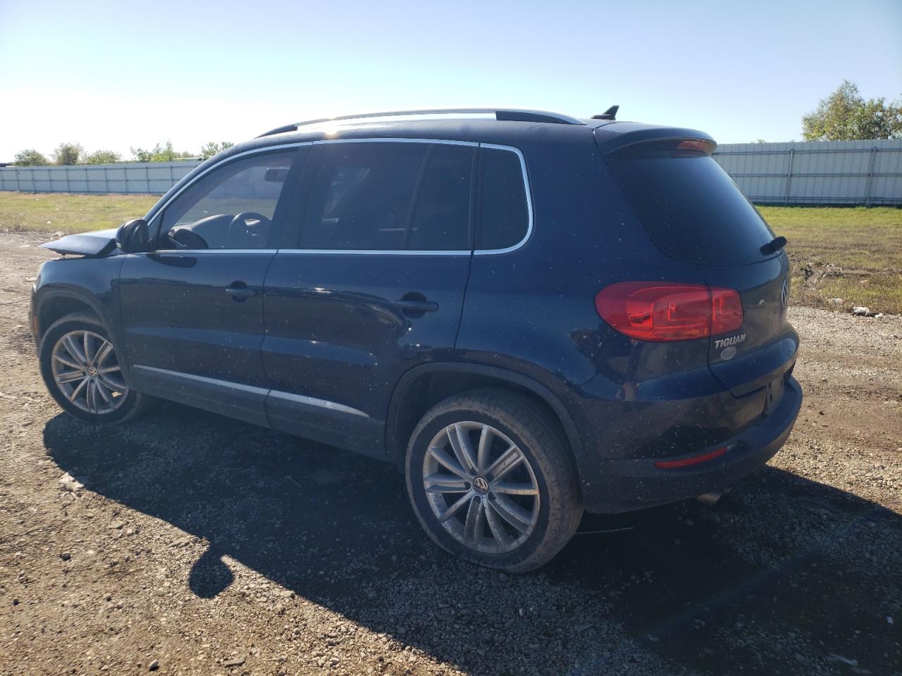 2015 Volkswagen Tiguan VIN WVGBV7AX0FW572430 Copart auction photo, front end / minor dent/scratches damage thumbnail 2