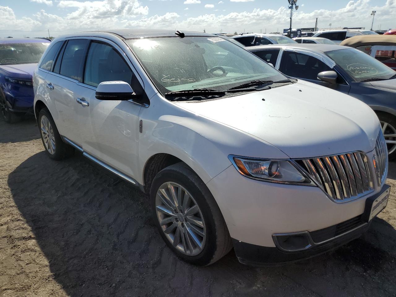 2013 Lincoln MKX VIN 2LMDJ6JKXDBL37829 Copart auction photo, water/flood damage thumbnail 4