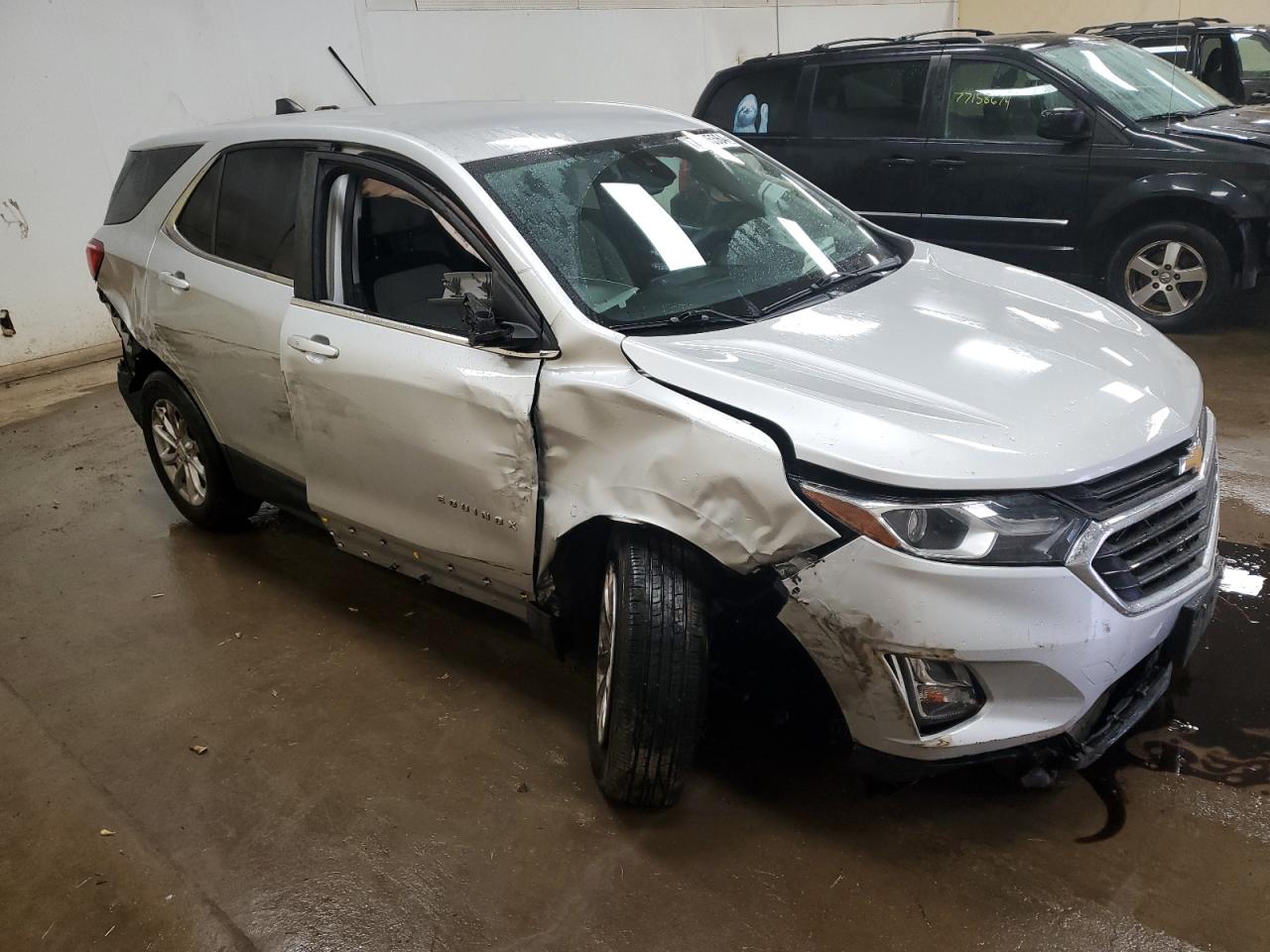 2021 Chevrolet Equinox VIN 3GNAXUEV4MS133829 Copart auction photo, side / front end damage thumbnail 4