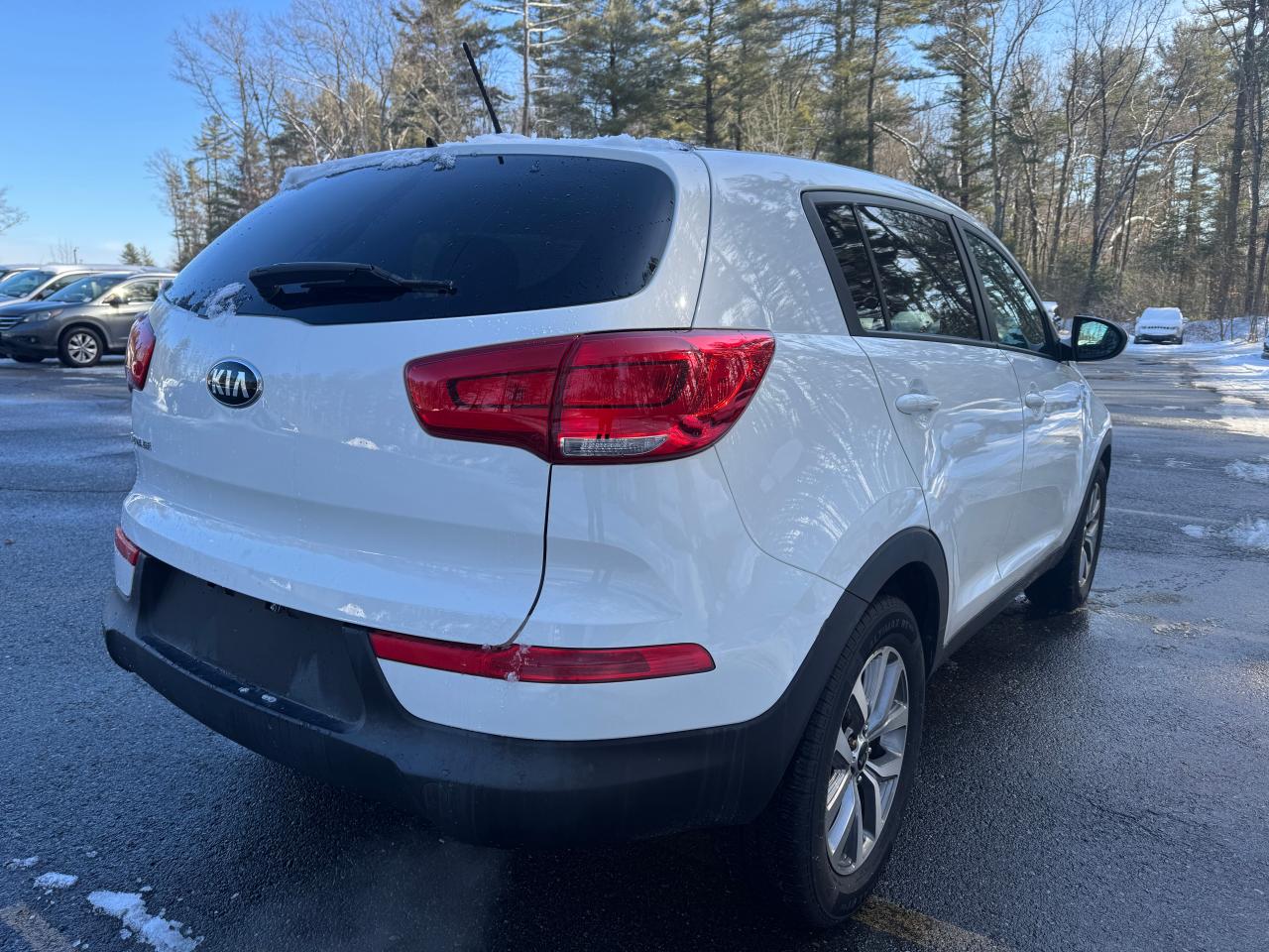 2016 KIA Sportage VIN KNDPBCAC1G7817093 Copart auction photo, normal wear / minor dent/scratches damage thumbnail 4
