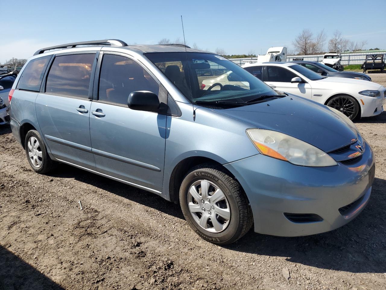 2010 Toyota Sienna VIN 5TDKK4CC4AS336409 Copart auction photo, rear end / minor dent/scratches damage thumbnail 4