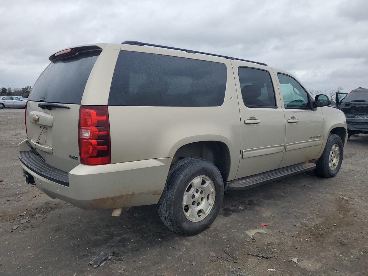 2011 Chevrolet Suburban VIN 1GNSKJE34BR314929 Copart auction photo, front end / minor dent/scratches damage thumbnail 3