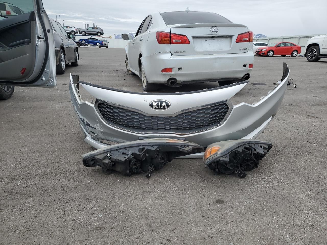 2016 KIA Forte VIN KNAFK4A65G5549380 Copart auction photo, front end damage thumbnail 12