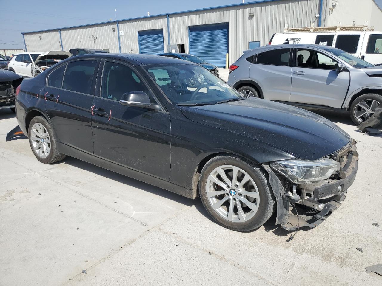 2018 BMW 3er VIN WBA8E1G5XJNU91447 Copart auction photo, front end / side damage thumbnail 4