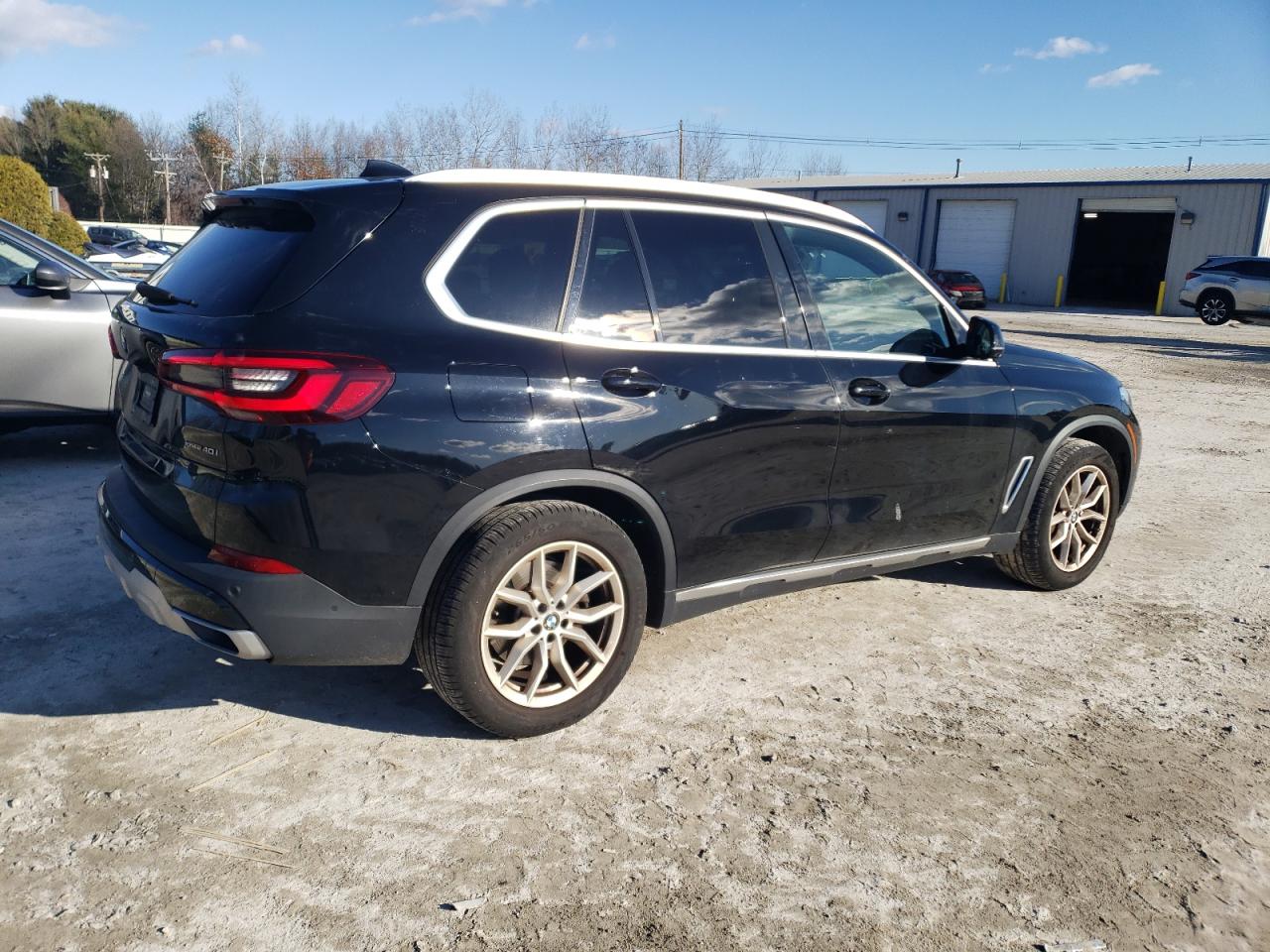 2021 BMW X5 VIN 5UXCR6C07M9F27666 Copart auction photo, front end / side damage thumbnail 3