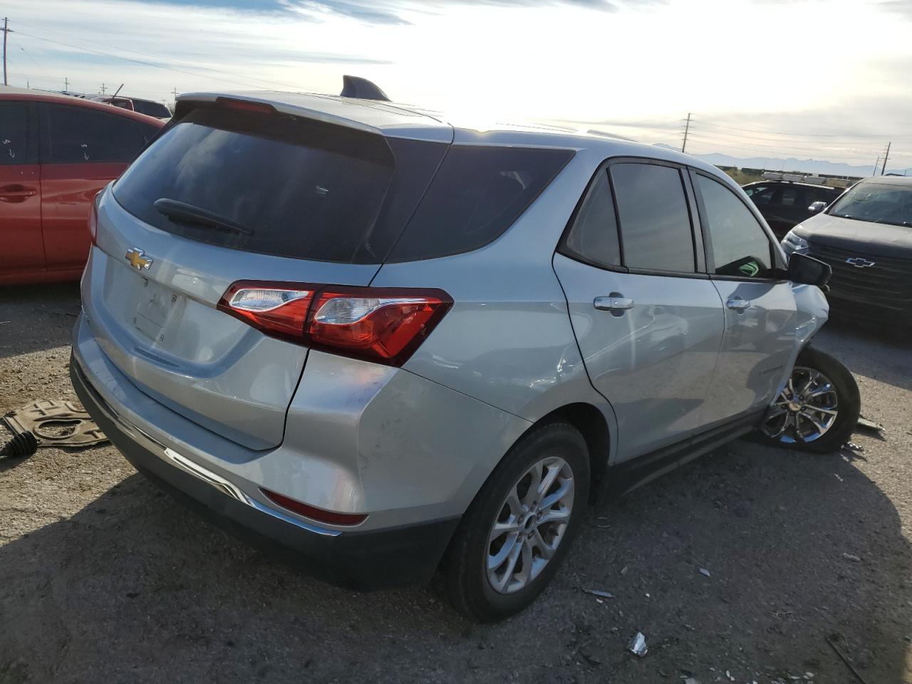 2018 Chevrolet Equinox VIN 3GNAXHEV5JL263633 Copart auction photo, front end / undercarriage damage thumbnail 3
