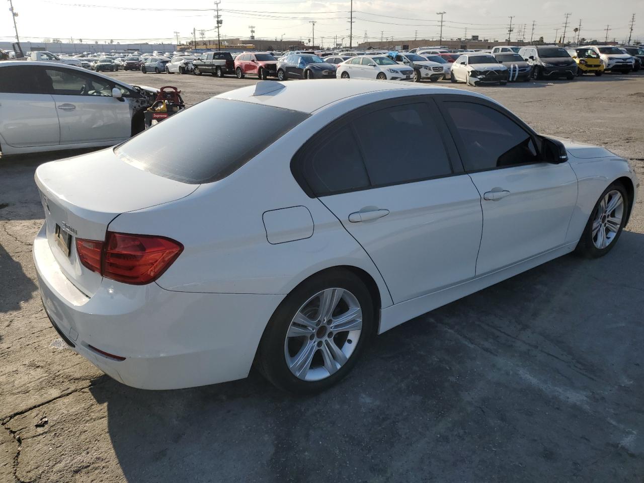 2014 BMW 3er VIN WBA3C1C53EK107568 Copart auction photo, mechanical / front end damage thumbnail 3