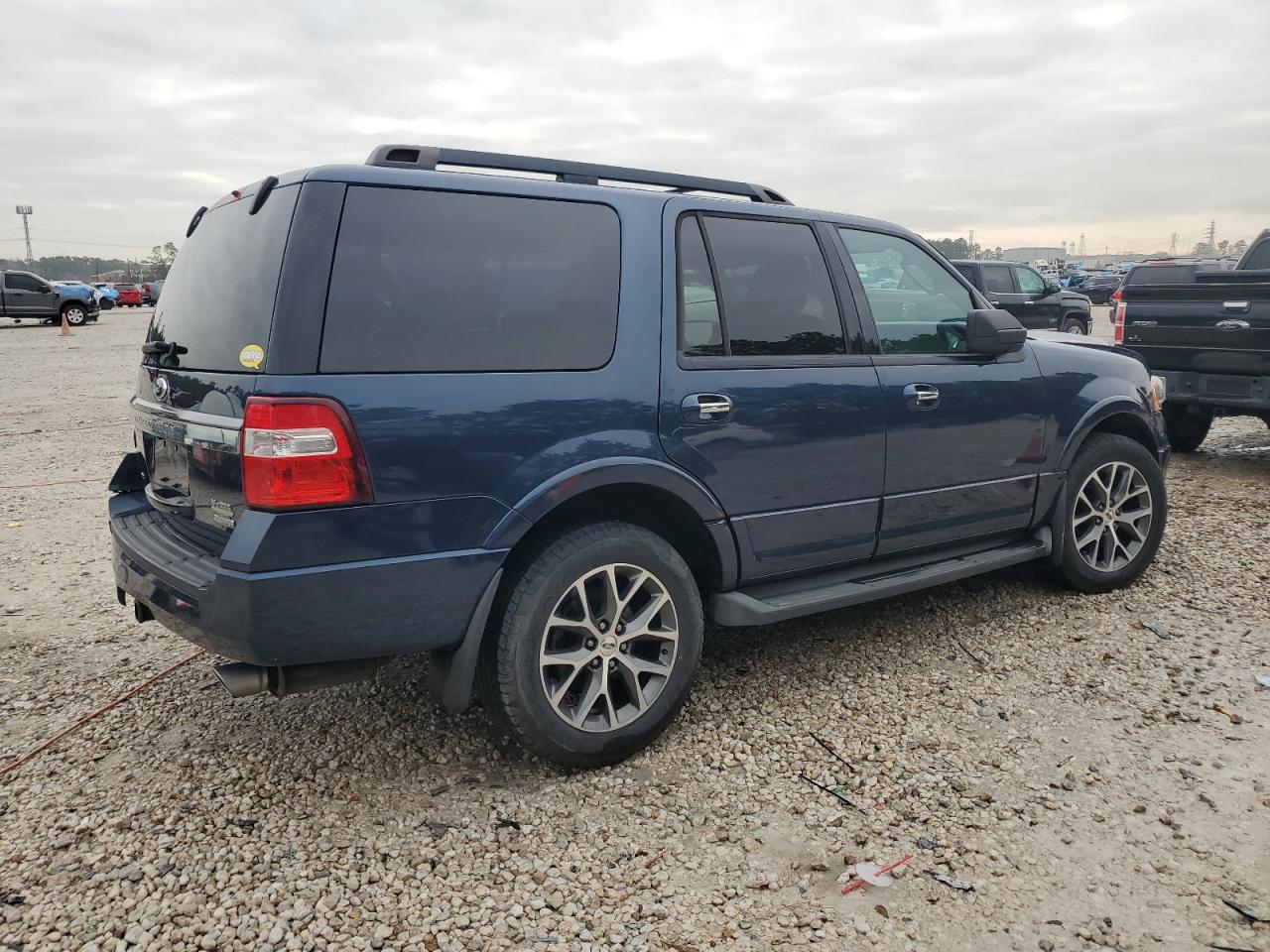 2016 Ford Expedition VIN 1FMJU1HT1GEF14669 Copart auction photo, side / undercarriage damage thumbnail 3