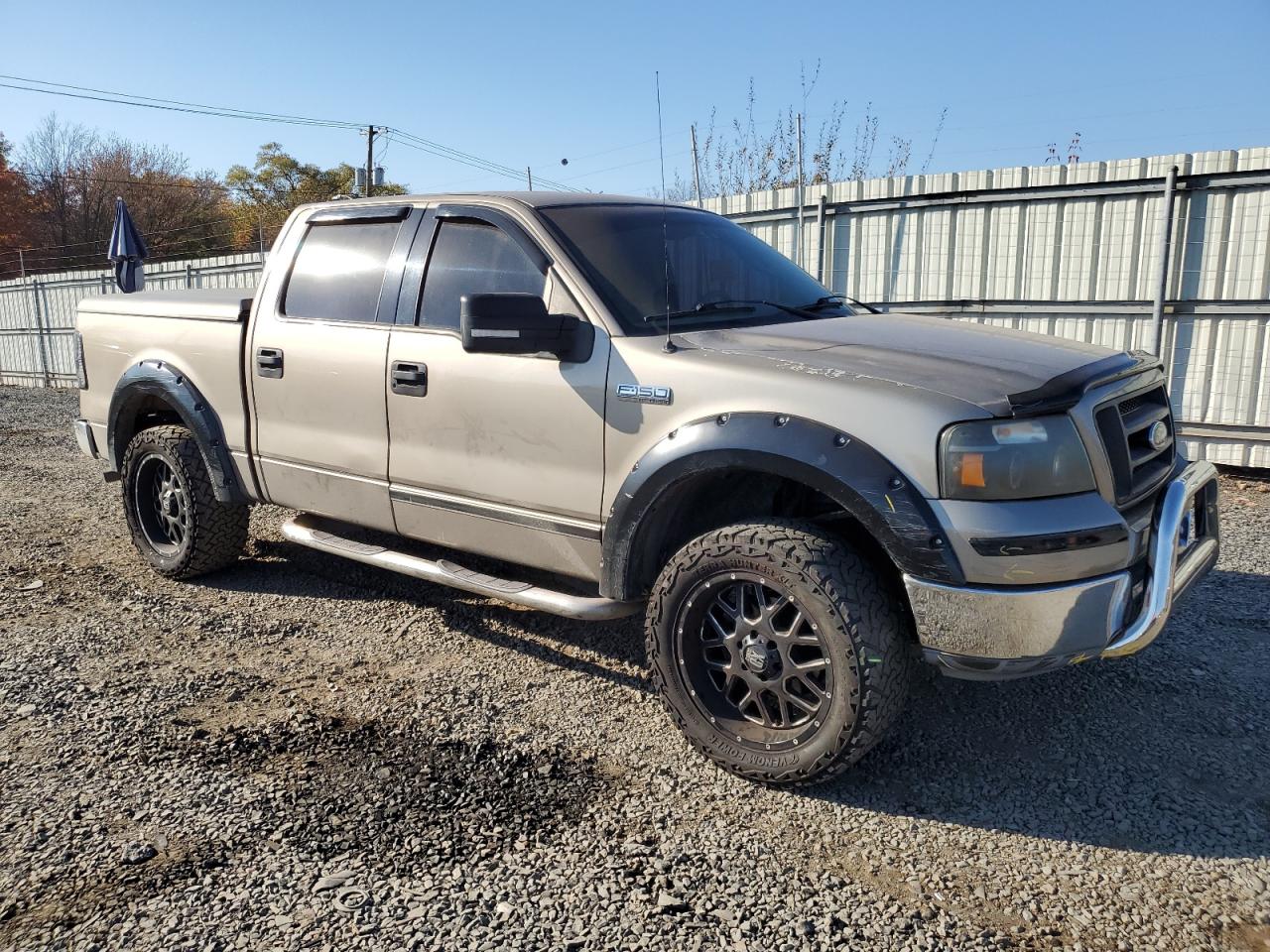 2004 Ford F-150 VIN 1FTRW12W74KD15613 Copart auction photo, front end / side damage thumbnail 4