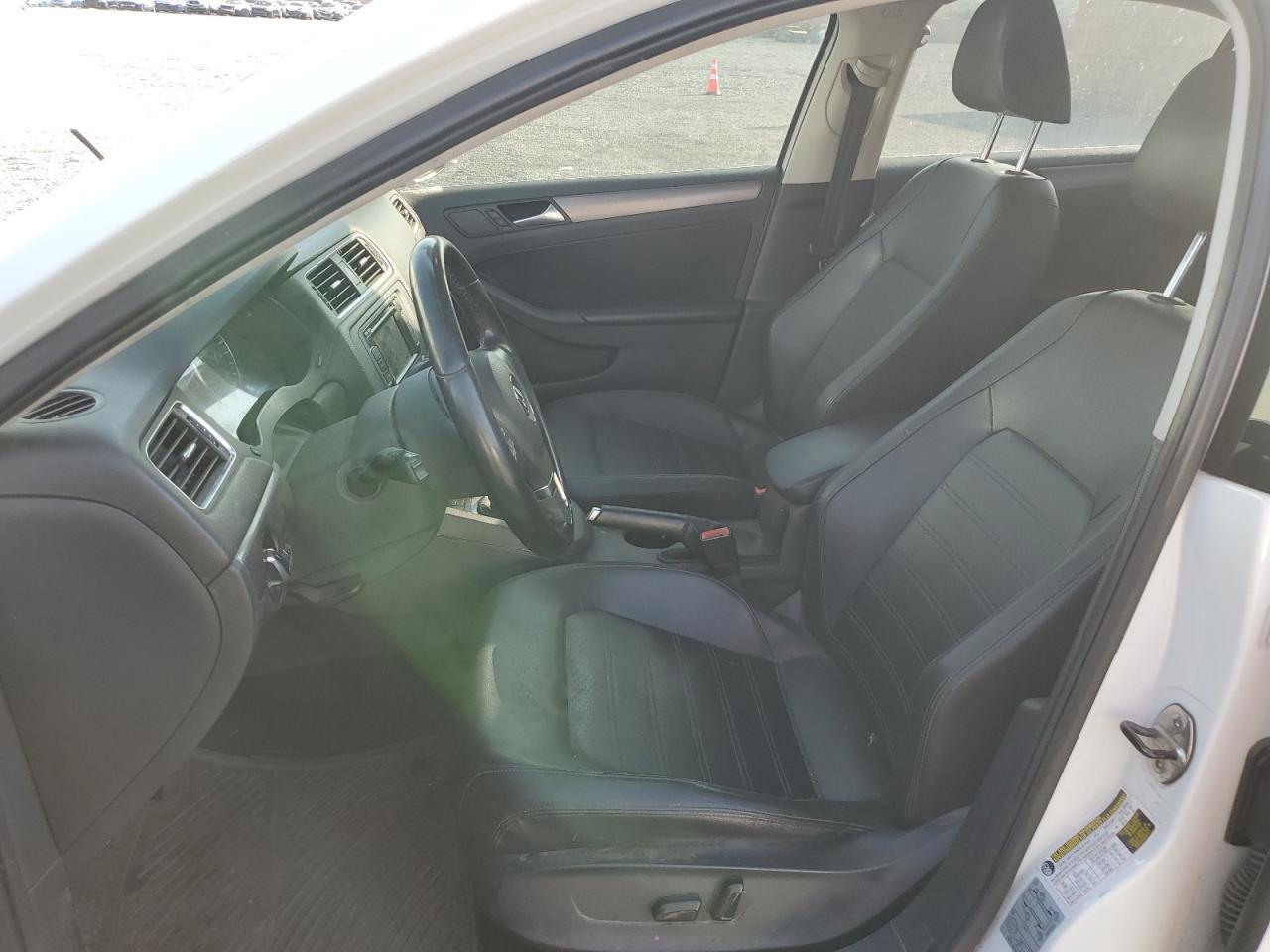2014 Volkswagen Jetta VIN 3VWL17AJ0EM314257 Copart auction photo, minor dent/scratches damage thumbnail 7