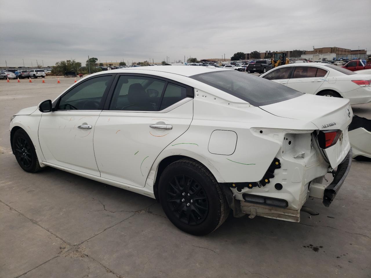 2020 Nissan Altima VIN 1N4BL4BV4LN302517 Copart auction photo, front end / rear end damage thumbnail 2