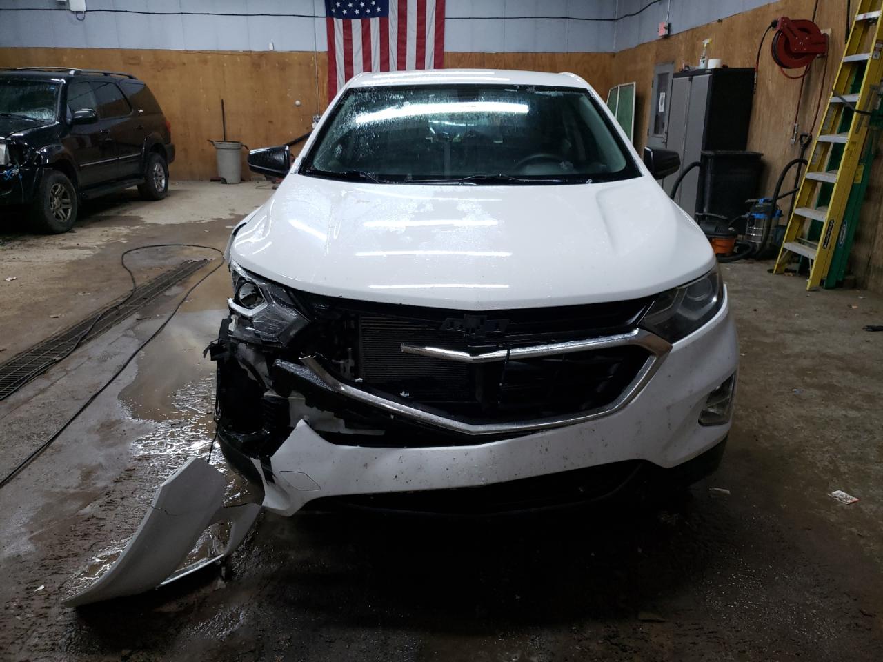 2019 Chevrolet Equinox VIN 3GNAXHEV8KS569684 Copart auction photo, front end / minor dent/scratches damage thumbnail 5