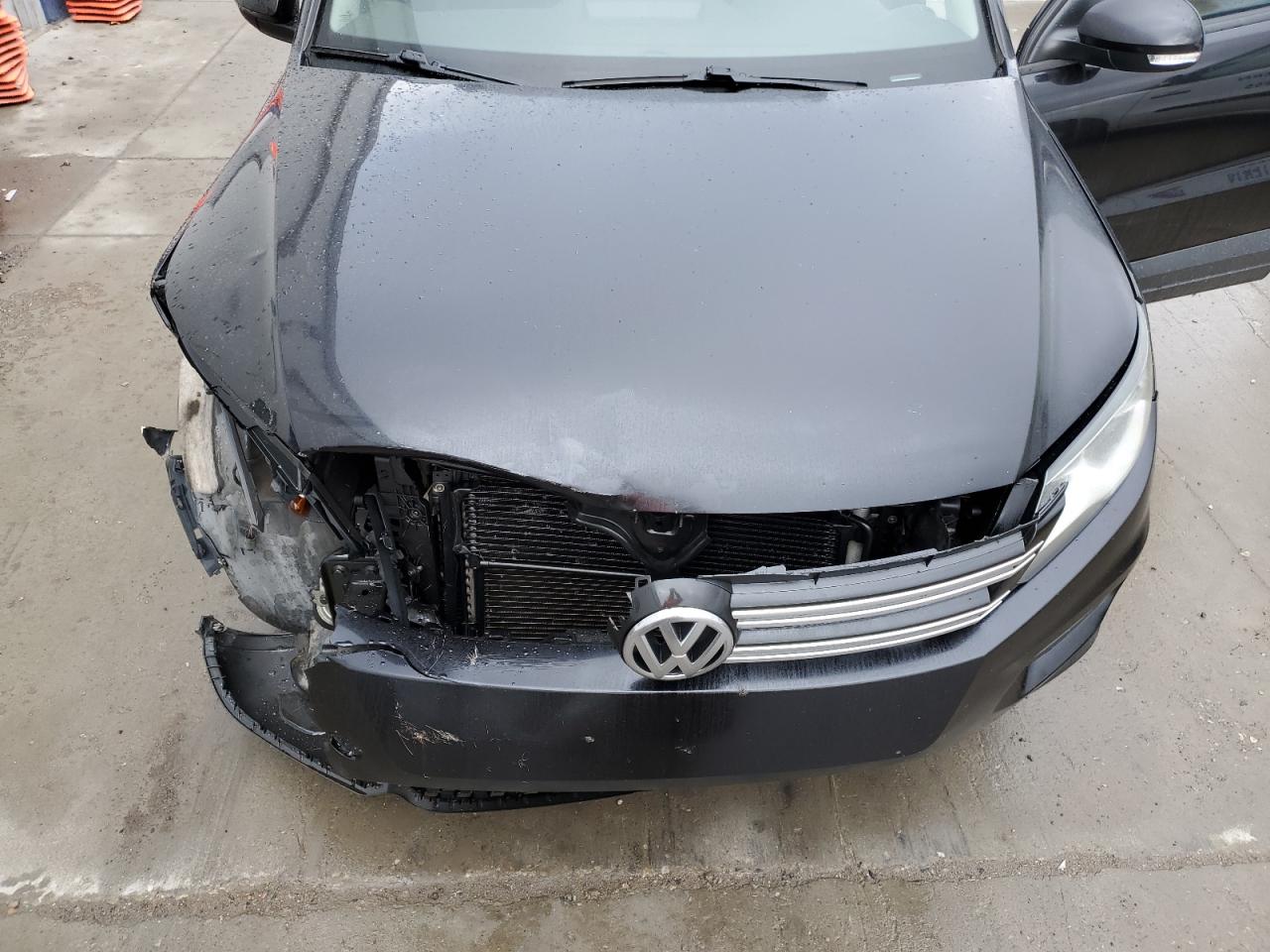 2017 Volkswagen Tiguan VIN WVGBV7AX8HK046105 Copart auction photo, front end damage thumbnail 12