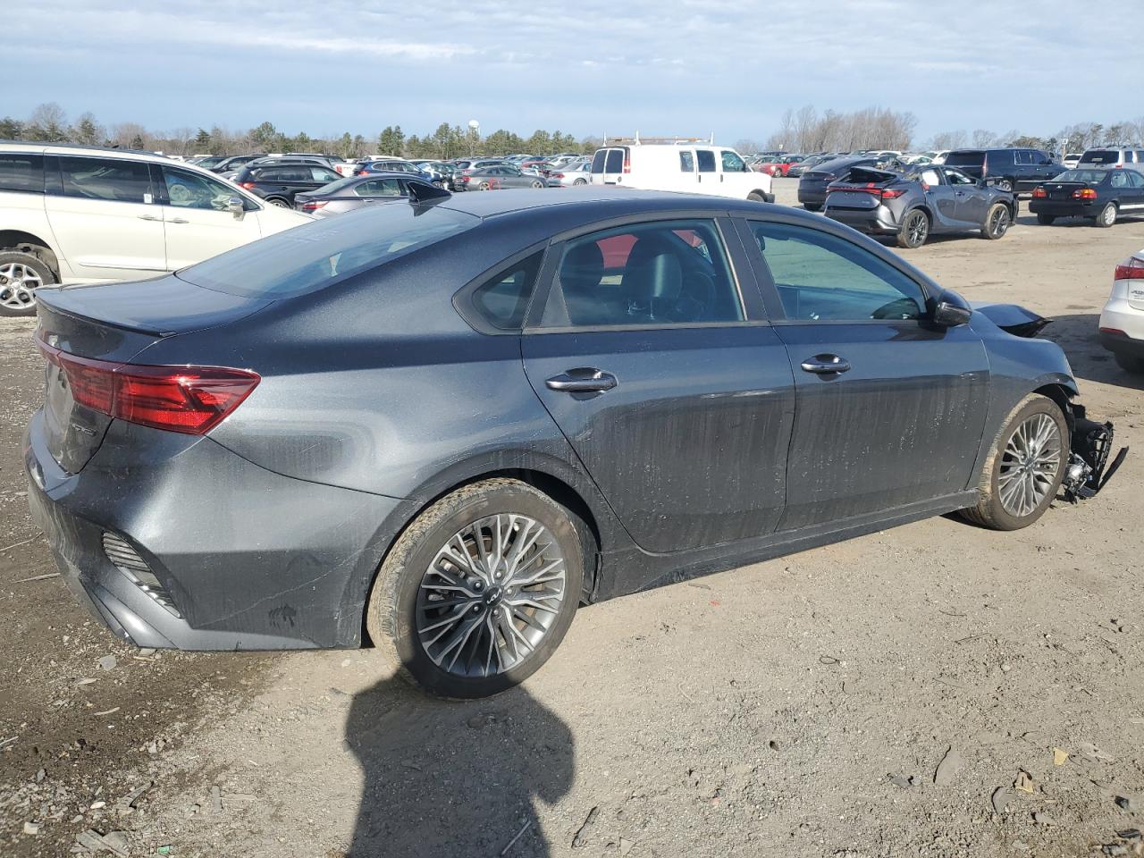2024 KIA Forte VIN 3KPF54AD7RE770320 Copart auction photo, front end damage thumbnail 3