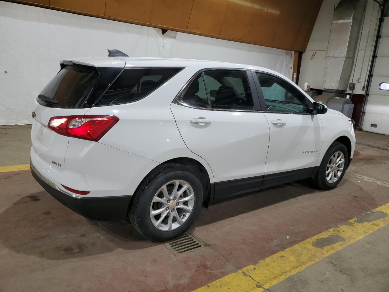 2021 Chevrolet Equinox VIN 3GNAXUEV5MS165575 Copart auction photo, rear end / minor dent/scratches damage thumbnail 3