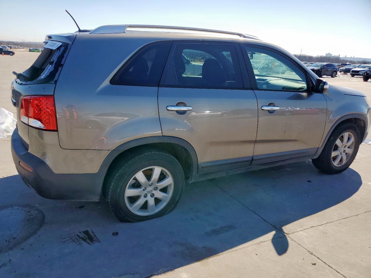 2013 KIA Sorento VIN 5XYKT3A6XDG385538 Copart auction photo, rear end / side damage thumbnail 3