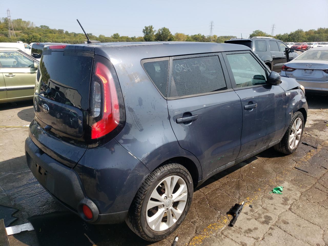 2015 KIA Soul VIN KNDJP3A58F7224953 Copart auction photo, vandalism / front end damage thumbnail 3