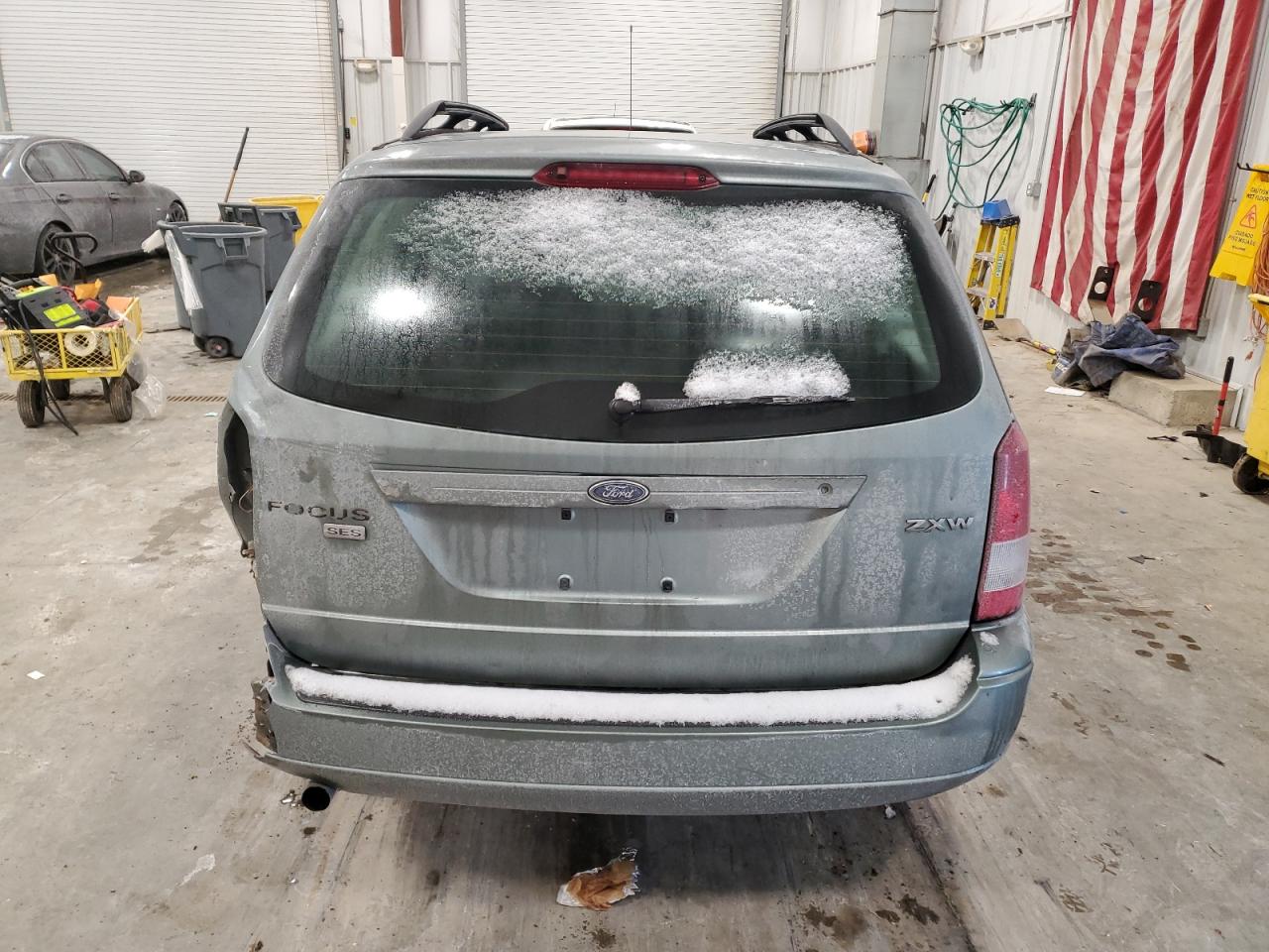 2005 Ford Focus VIN 1FAFP36N55W211473 Copart auction photo, rear end damage thumbnail 6