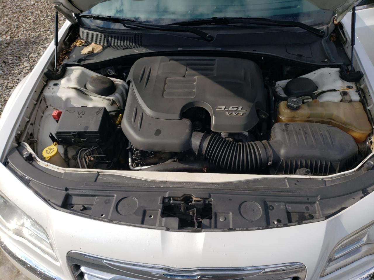2012 Chrysler 300 VIN 2C3CCAHG5CH313772 Copart auction photo, minor dent/scratches damage thumbnail 11