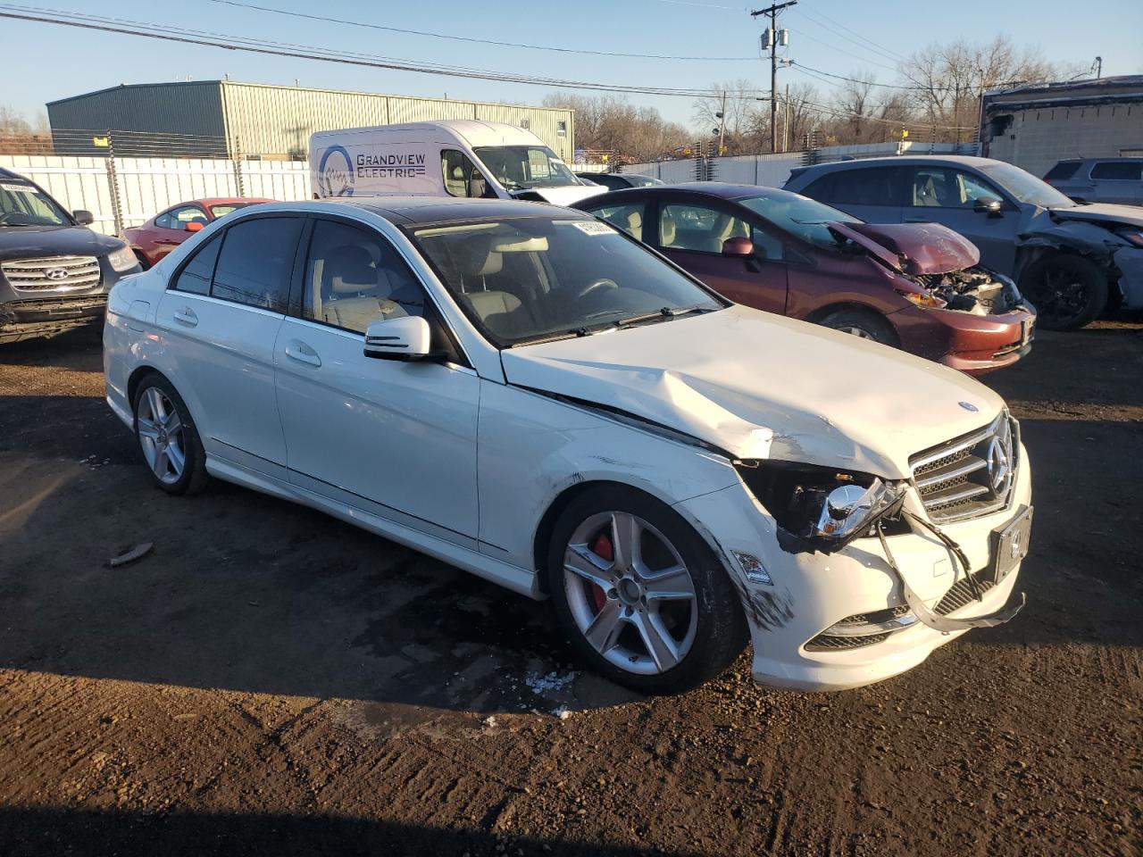 2011 Mercedes-Benz C-klasse VIN WDDGF8BB9BR174096 Copart auction photo, front end damage thumbnail 4