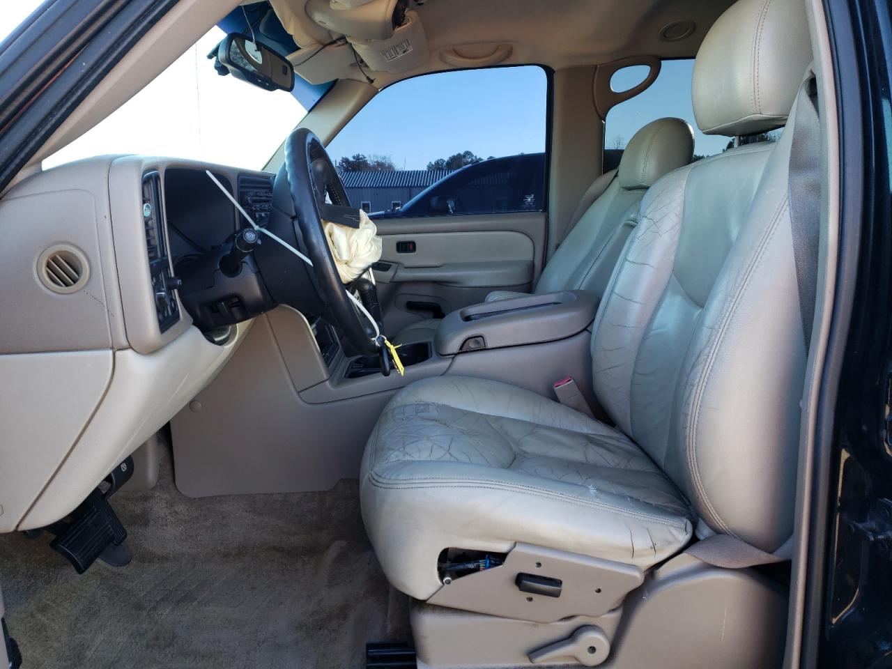 2003 Chevrolet Tahoe VIN 1GNEC13Z33R266259 Copart auction photo, front end damage thumbnail 7