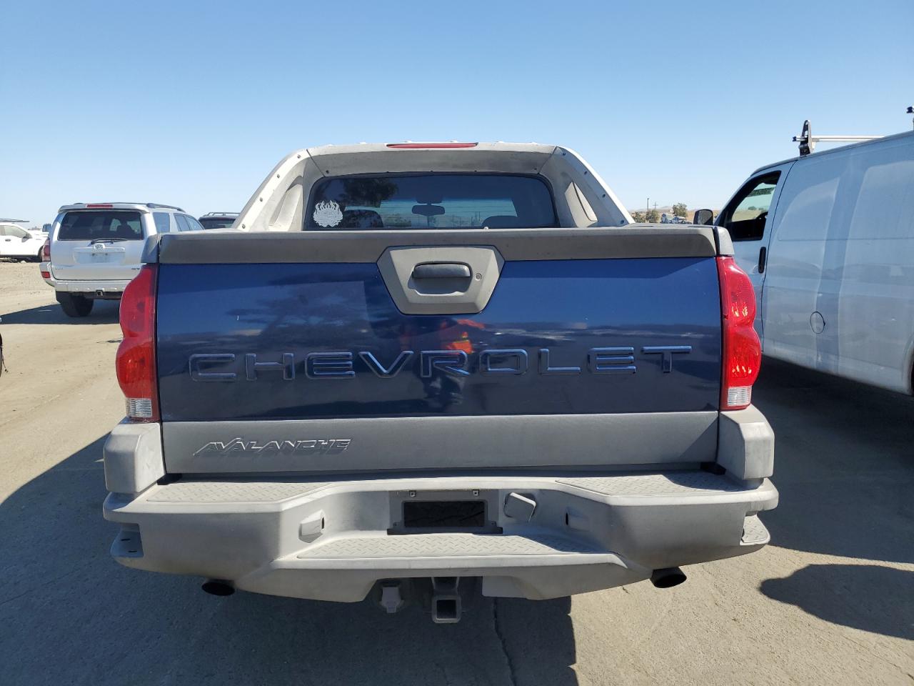 2002 Chevrolet Avalanche VIN 3GNEK13T62G111797 Copart auction photo, front end damage thumbnail 6