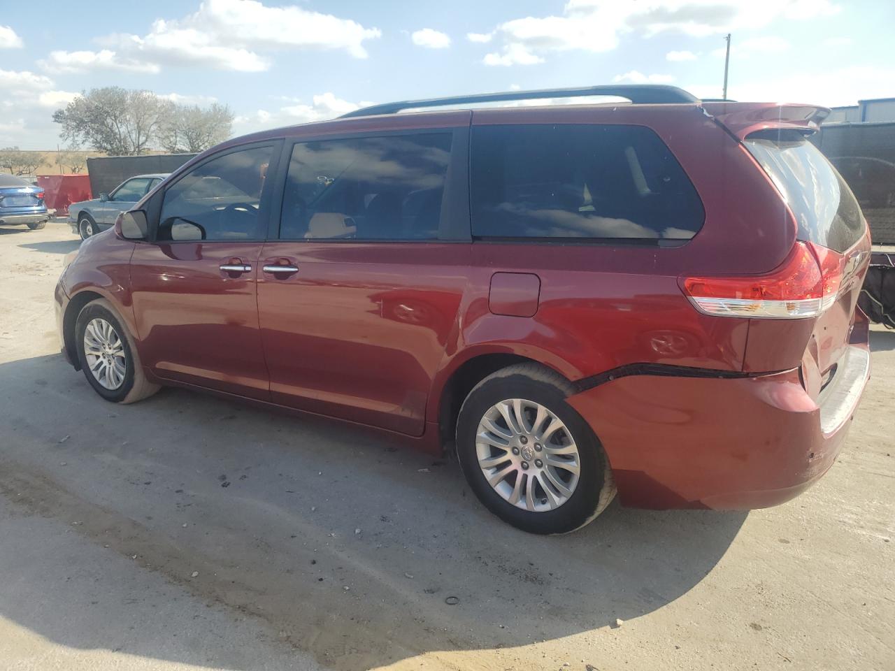 2011 Toyota Sienna VIN 5TDYK3DC8BS041253 Copart auction photo, rear end damage thumbnail 2