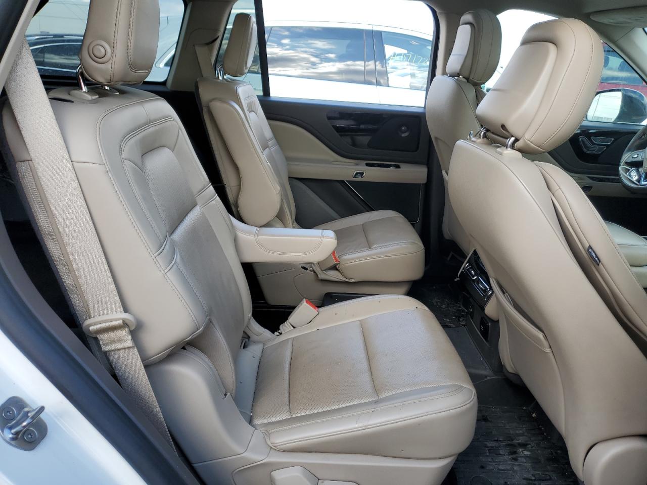 2020 Lincoln Aviator VIN 5LM5J7XC8LGL23261 Copart auction photo, front end / minor dent/scratches damage thumbnail 10