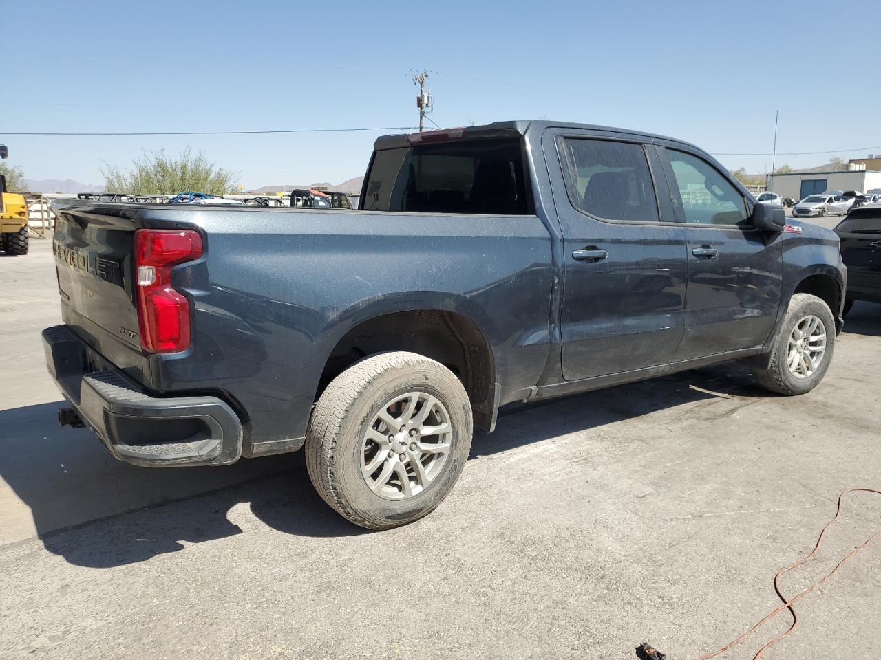 2021 Chevrolet Silverado VIN 1GCUYEEDXMZ416285 Copart auction photo, minor dent/scratches damage thumbnail 3