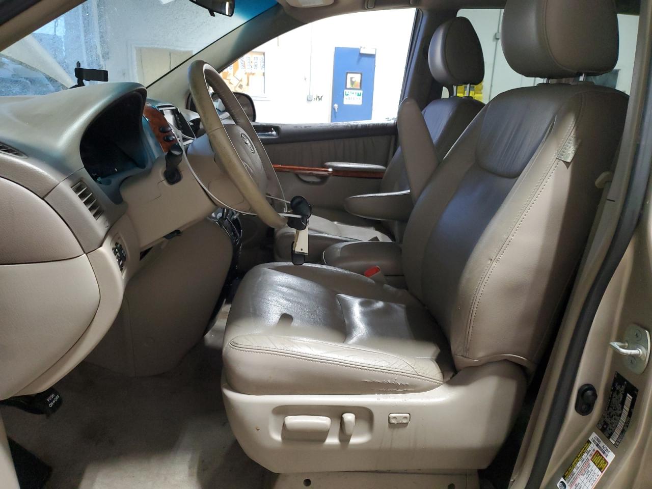 2009 Toyota Sienna VIN 5TDZK22C99S237696 Copart auction photo, front end / side damage thumbnail 7