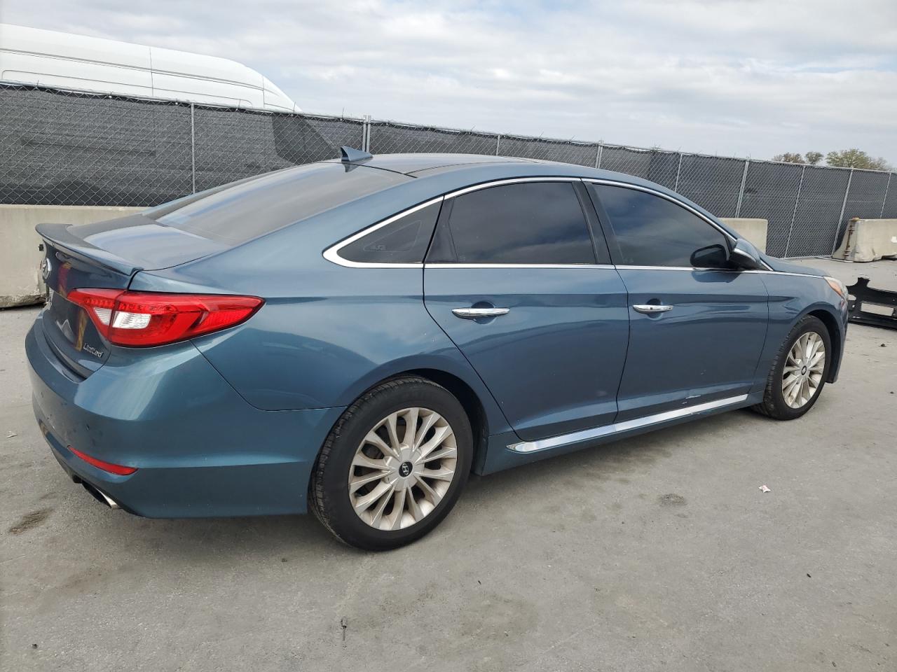 2015 Hyundai Sonata VIN 5NPE34AF4FH133783 Copart auction photo, minor dent/scratches damage thumbnail 3