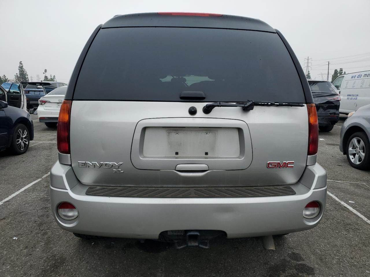 2005 GMC Envoy VIN 1GKES16SX56135283 Copart auction photo, vandalism damage thumbnail 6