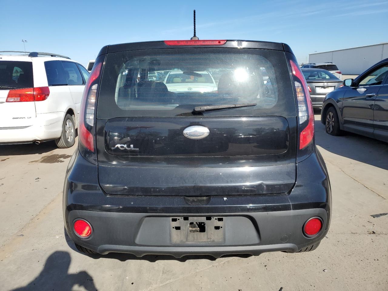 2018 KIA Soul VIN KNDJN2A21J7575685 Copart auction photo, vandalism / front end damage thumbnail 6