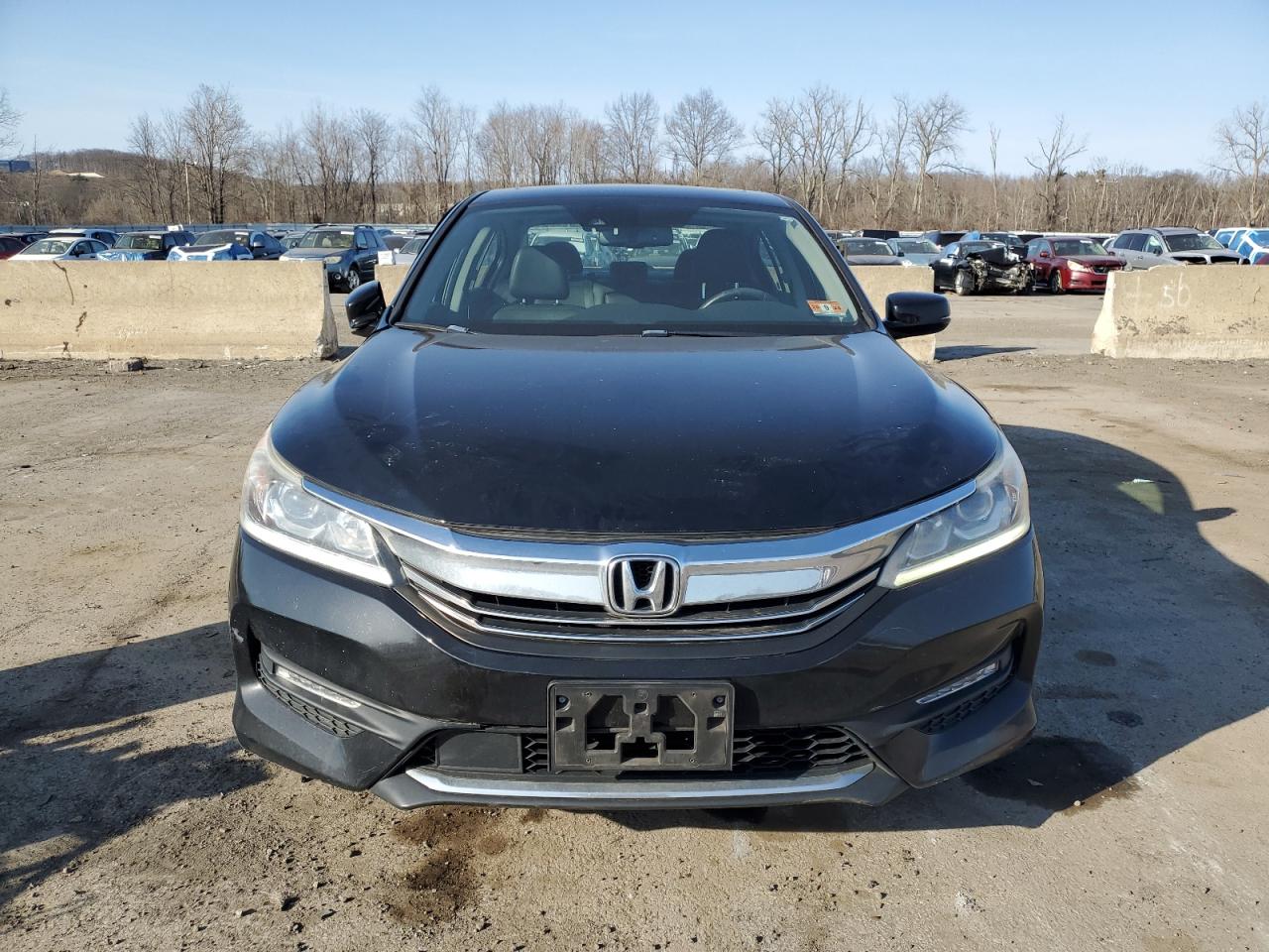 2017 Honda Accord VIN 1HGCR2F91HA218203 Copart auction photo, front end / side damage thumbnail 5
