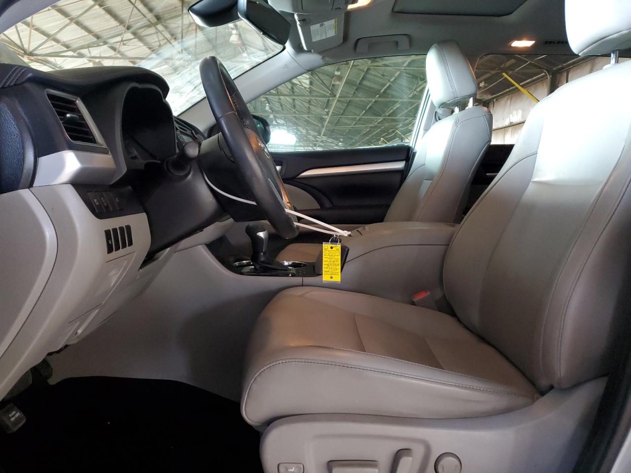 2019 Toyota Highlander VIN 5TDKZRFH7KS322697 Copart auction photo, front end / side damage thumbnail 7