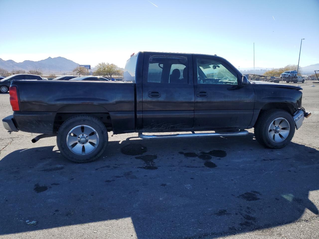 2005 Chevrolet Silverado VIN 2GCEC13T251239537 Copart auction photo, front end damage thumbnail 3